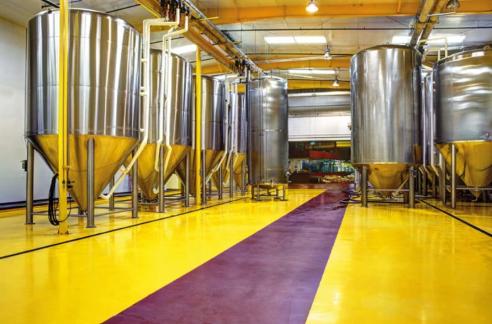 Equipos industriales para procesamiento de alimentos y bebidas
